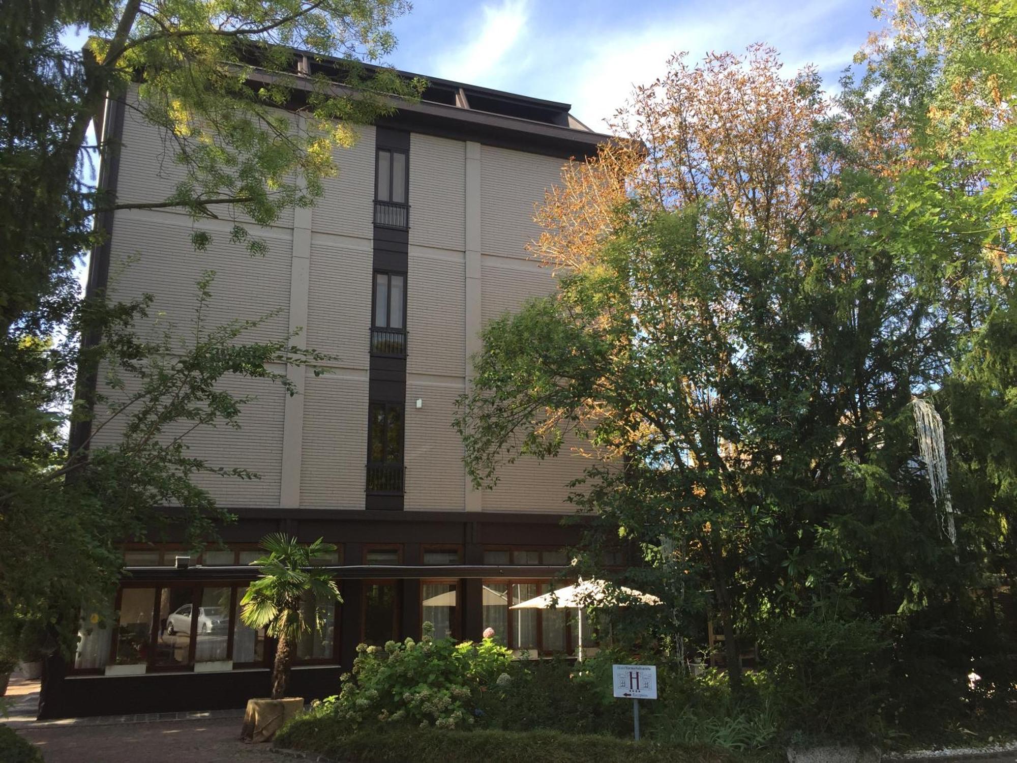 Hotel Terme Salvarola Сасуоло Екстериор снимка