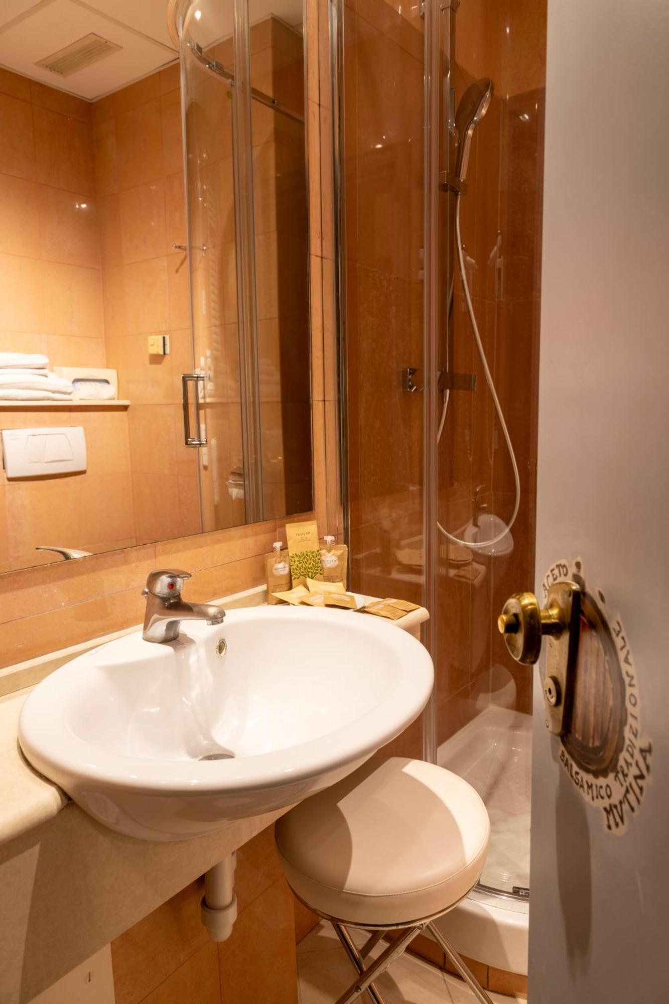Hotel Terme Salvarola Сасуоло Екстериор снимка